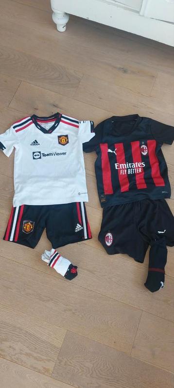 Voetbaltenue orgineel ac milan manchester maat 110  beschikbaar voor biedingen