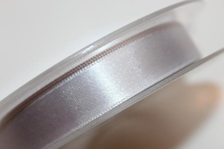 Satijn lint - Licht grijs col.016 - 15mm #2474, Hobby en Vrije tijd, Naaien en Fournituren, Nieuw, Lint, Band of Elastiek, Ophalen of Verzenden