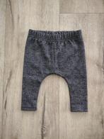 Mooi zwart grijs geblokt broekje, 50. Nette newborn broek., Kinderen en Baby's, Babykleding | Maat 50, Ophalen of Verzenden, Jongetje