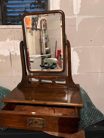 Kaptafel met draaibare spiegel en lade beschikbaar voor biedingen