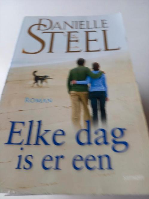 Danielle Steel - Elke dag is er een, Boeken, Romans, Zo goed als nieuw, Nederland, Ophalen of Verzenden