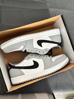 Nike air jordan 1 low barens smoke grey ‘maat 42,5’, Ophalen of Verzenden, Nieuw, Nike, Sneakers of Gympen