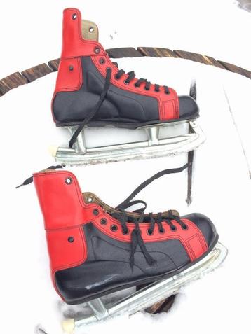 Jaren 80 ijshockey schaatsen rood zwart original eighties 44 beschikbaar voor biedingen