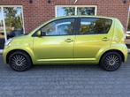 Daihatsu Sirion 2 1.0-12V Premium VERKOCHT! NIEUWE APK / RIJ, Auto's, Daihatsu, Voorwielaandrijving, Stof, Gebruikt, Met garantie (alle)