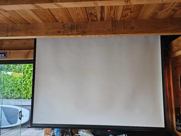 Beamer met 84 inch scherm! beschikbaar voor biedingen