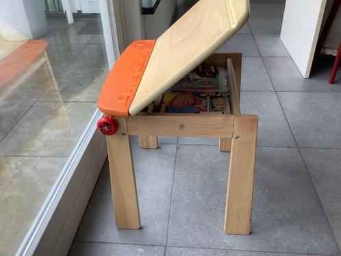 Houten kindertafel met klep voor tekenspullen, Kinderen en Baby's, Kinderkamer | Tafels en Stoelen, Zo goed als nieuw, Tafel(s)