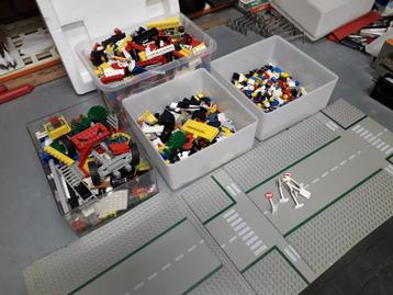 DIV ONGESORTEERDE LEGO DOZEN + WEGENNET en VEEL FIGUREN  beschikbaar voor biedingen