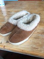 Ugg gevoerde pantoffels maat 32 valt ruim in goede staat., UGG, Jongen of Meisje, Overige typen, Ophalen of Verzenden