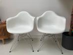 2 Eames Vitra Stoelen met Armleuning - Wit - Nieuwstaat!, Huis en Inrichting, Ophalen, Kunststof, Twee, Wit