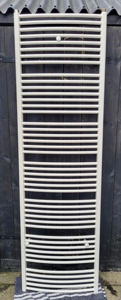 Witte handdoekradiator 120x60 cm – ca. 600 W, Doe-het-zelf en Verbouw, Verwarming en Radiatoren, Gebruikt, Radiator, 500 tot 800 watt