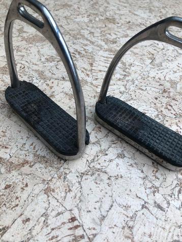 Beugels vlak 11.5 cm beschikbaar voor biedingen