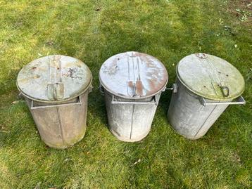 3 zinken vuilnisemmers beschikbaar voor biedingen