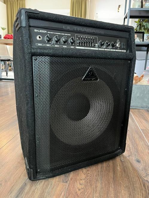 Behringer Ultrabass BXL3000A, Muziek en Instrumenten, Versterkers | Bas en Gitaar, Zo goed als nieuw, 100 watt of meer, Ophalen