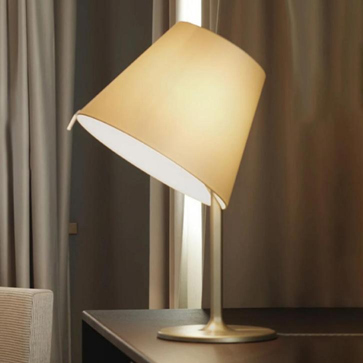 Artemide Melampo Tavolo Product Code: 0315020A, Huis en Inrichting, Lampen | Tafellampen, Zo goed als nieuw, 50 tot 75 cm, Metaal