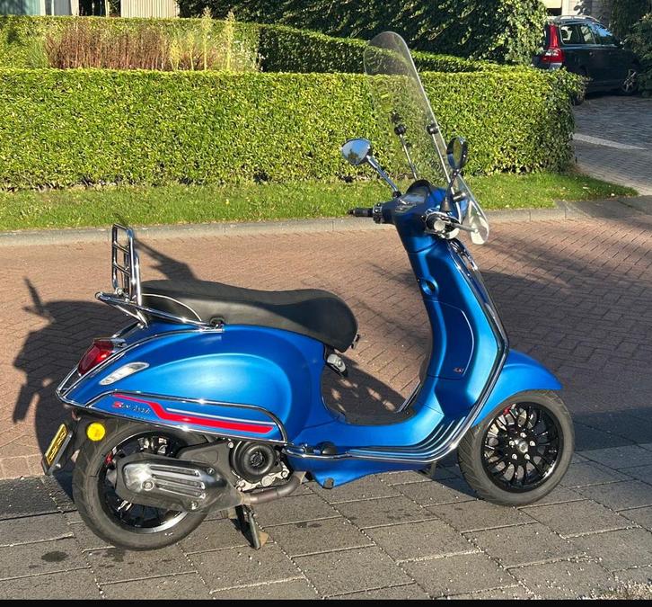Vespa sprint 45 km/u mat blauw - 2023, Fietsen en Brommers, Scooters | Vespa, Zo goed als nieuw, Overige modellen, Maximaal 45 km/u