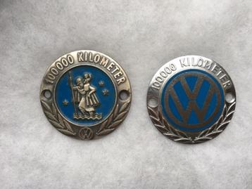 Oude Volkswagen 100.000 km emblemen 2 stuks beschikbaar voor biedingen
