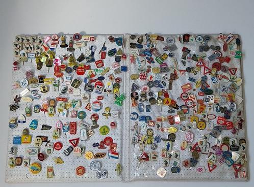 Album met ruim 400 reclame speldjes, Verzamelen, Speldjes, Pins en Buttons, Gebruikt, Overige onderwerpen, Ophalen of Verzenden