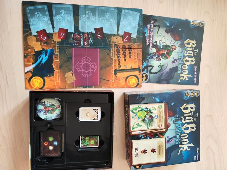 The Big Book of Madness - Coöperatief Kaartspel, Hobby en Vrije tijd, Gezelschapsspellen | Bordspellen, Zo goed als nieuw, Drie of vier spelers