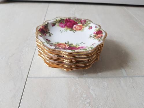 🍰Cakebordjes Royal Albert Old Country Roses puntig, Antiek en Kunst, Antiek | Servies los, Ophalen