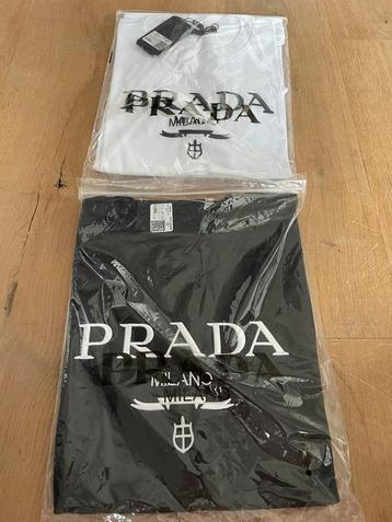 Prada t shirts ( maat m xl xxl) beschikbaar voor biedingen