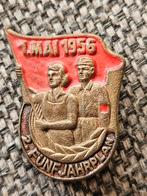 DDR O1 Mei 1956 Speldje, Ophalen of Verzenden, Gebruikt, Overige onderwerpen, Speldje of Pin