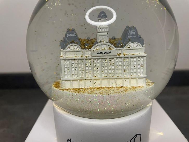 Sneeuwbol bijenkorf collectors item, Verzamelen, Beelden en Beeldjes, Zo goed als nieuw, Ophalen of Verzenden