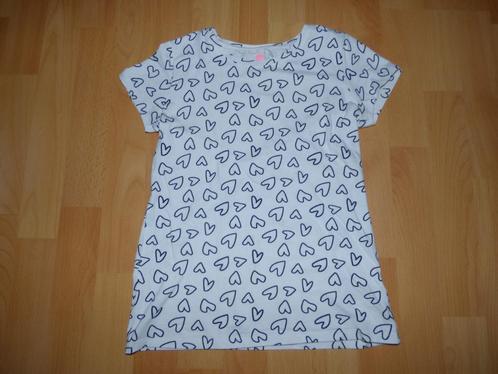 Leuk wit t-shirt van de HEMA met hartjes, maat 146/152 ZGAN, Kinderen en Baby's, Kinderkleding | Maat 146, Zo goed als nieuw, Meisje