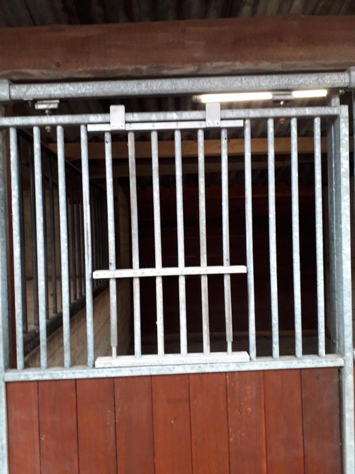 Rek voor in bovendeur paardenstal, Dieren en Toebehoren, Stalling en Weidegang, Toebehoren