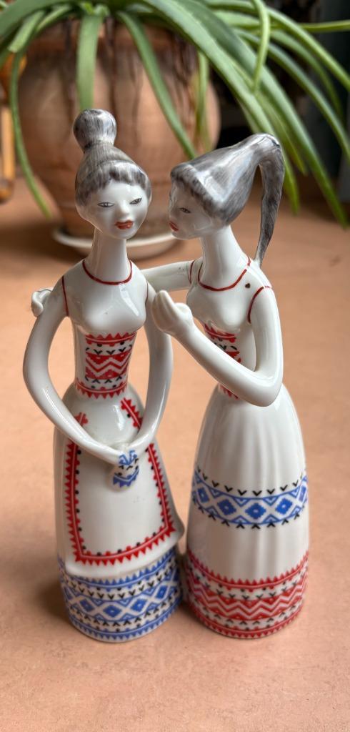 Vintage Hollóháza porseleinen beeldje, Hongarije, Antiek en Kunst, Curiosa en Brocante, Ophalen of Verzenden