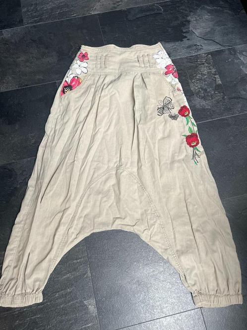 Leuke beige dames broek / harem baggy Desigual maat 24 / S, Kleding | Dames, Broeken en Pantalons, Zo goed als nieuw, Maat 36 (S)
