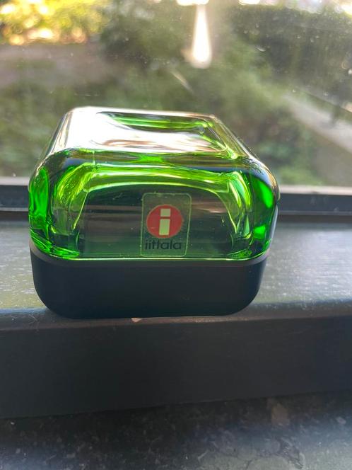 Iittala vitriini 60x60mm kartio green/zwart aluminium, Sieraden, Tassen en Uiterlijk, Uiterlijk | Parfum, Zo goed als nieuw, Ophalen of Verzenden
