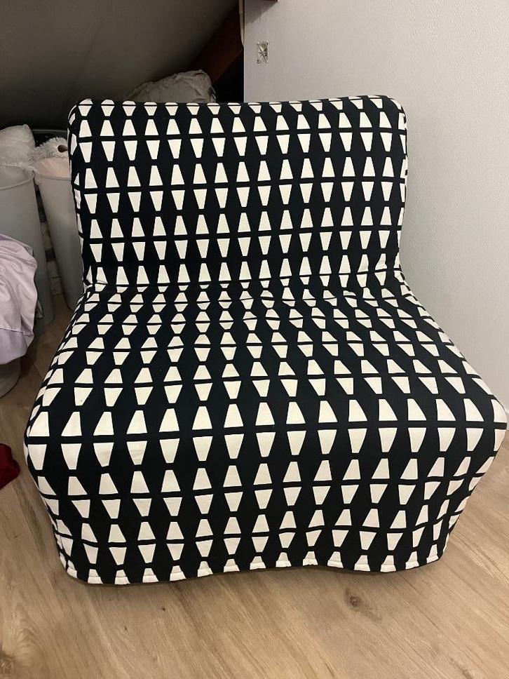 LYCKSELE slaapfauteuil Ikea ZGAN, Huis en Inrichting, Slaapkamer | Slaapbanken, Zo goed als nieuw, 80 cm, Eenpersoons, Wit, Zwart