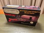 Nintendo NES in verpakking met controllers, Zapper en games, Spelcomputers en Games, Spelcomputers | Nintendo NES, Ophalen, Gebruikt