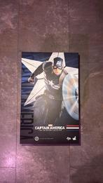 Hot Toys - Captain America (stealth suit) Winter Soldier, Ophalen of Verzenden, Zo goed als nieuw, Actiefiguur of Pop