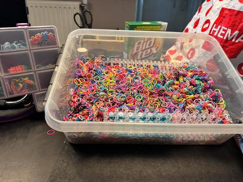 Enorme berg elastiekjes om armbanden te maken !, Hobby en Vrije tijd, Kralen en Sieraden maken, Nieuw, Ophalen of Verzenden