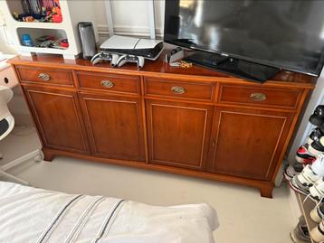 Dressoir beschikbaar voor biedingen