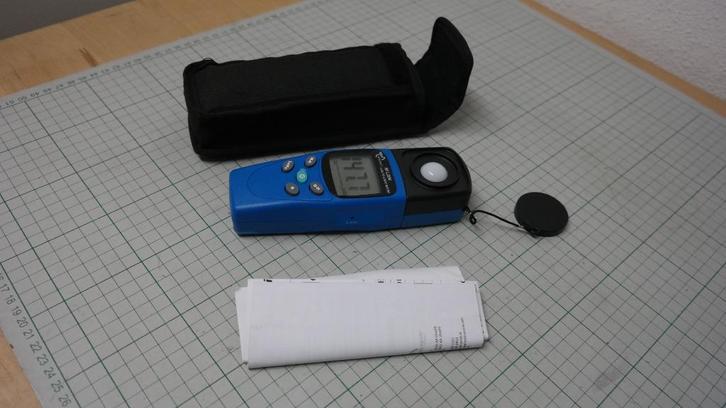 nieaf thermometer NI T82 lux meter /lichtmeter L204, Doe-het-zelf en Verbouw, Meetapparatuur, Zo goed als nieuw, Ophalen of Verzenden
