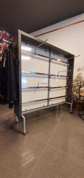 Rek op wielen  beschikbaar voor biedingen