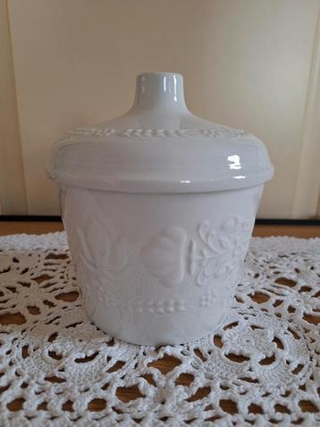 Bona boterpot van wit Boerenbont porcelein beschikbaar voor biedingen