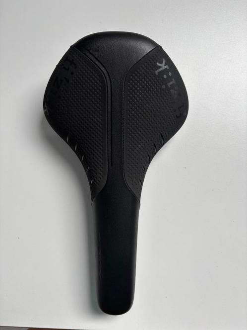 Fizik Antares R1, Fietsen en Brommers, Fietsonderdelen, Zo goed als nieuw, Racefiets, Zadel, Ophalen of Verzenden