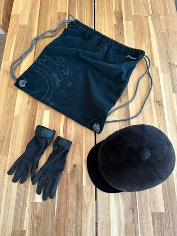 Complete paardrijset  – cap + tas + handschoenen  beschikbaar voor biedingen