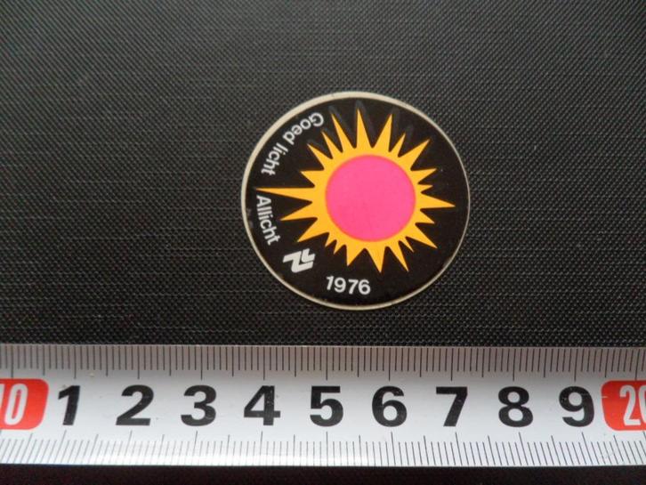 sticker VVN Goed licht allicht 1976 Veilig Verkeer Nederland, Verzamelen, Stickers, Zo goed als nieuw, Ophalen