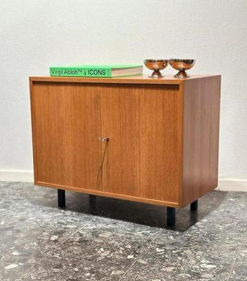 Vintage Mid-Century Teak Kastje beschikbaar voor biedingen