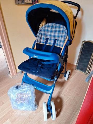 Wandelwagen, zo goed als nieuw met regenhoes beschikbaar voor biedingen