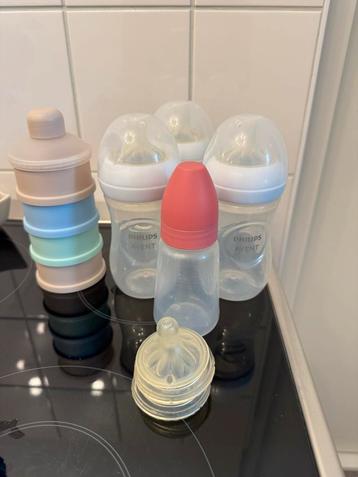 Philips Avent Flessen + Melkpoeder Toren beschikbaar voor biedingen