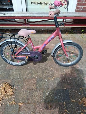 Gebuikt loekie 16 inch meisjes fietsje.  beschikbaar voor biedingen