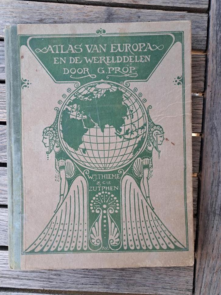 Atlas van Europa en de Werelddelen - 1951, Boeken, Atlassen en Landkaarten, Gelezen, Overige atlassen, Wereld, 1800 tot 2000, Ophalen of Verzenden