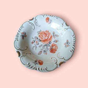 Diverse vintage grote borden/schalen beschikbaar voor biedingen