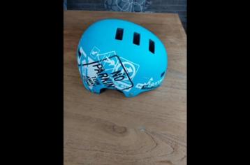 BMX helm Bluegrass Superbold blauw small i.z.g.st.