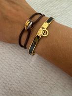 Gouden met bruine leder look monogram klaver V armband, Staal, Nieuw, Ophalen of Verzenden, Met bedels of kralen